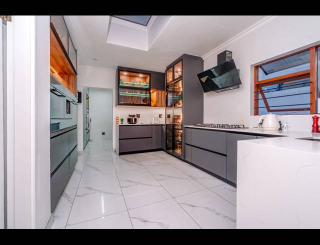 5 BEDROOM HOUSE FOR SALE IN LONEHILL